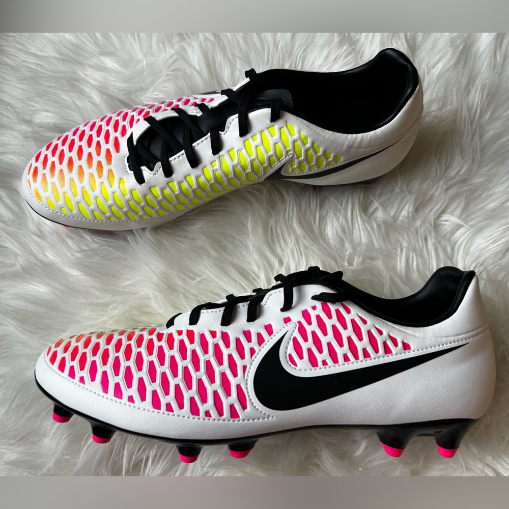 New Nike mens soccer cleats